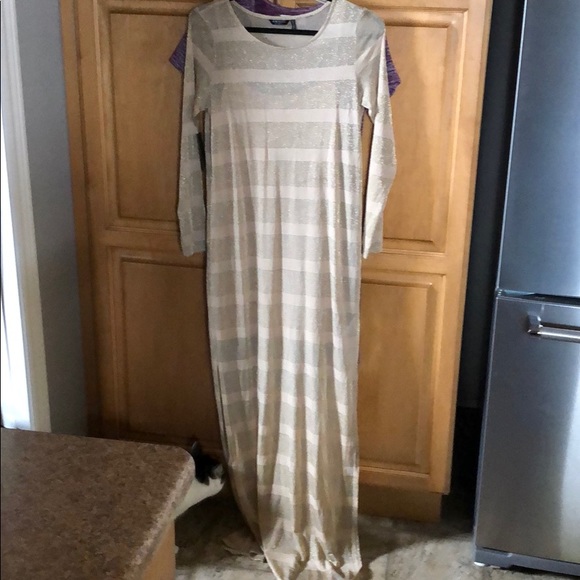 Dresses - Picture 2 of 2